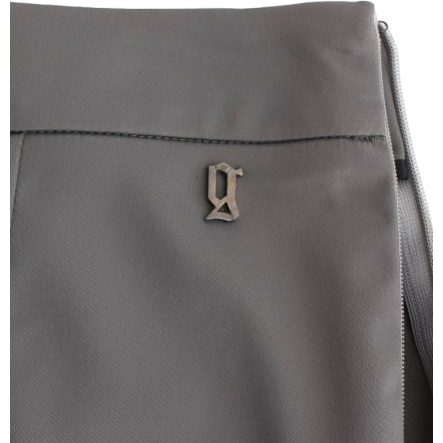 بنطلون أنيق رمادي اللون من تصميم جون جاليانو