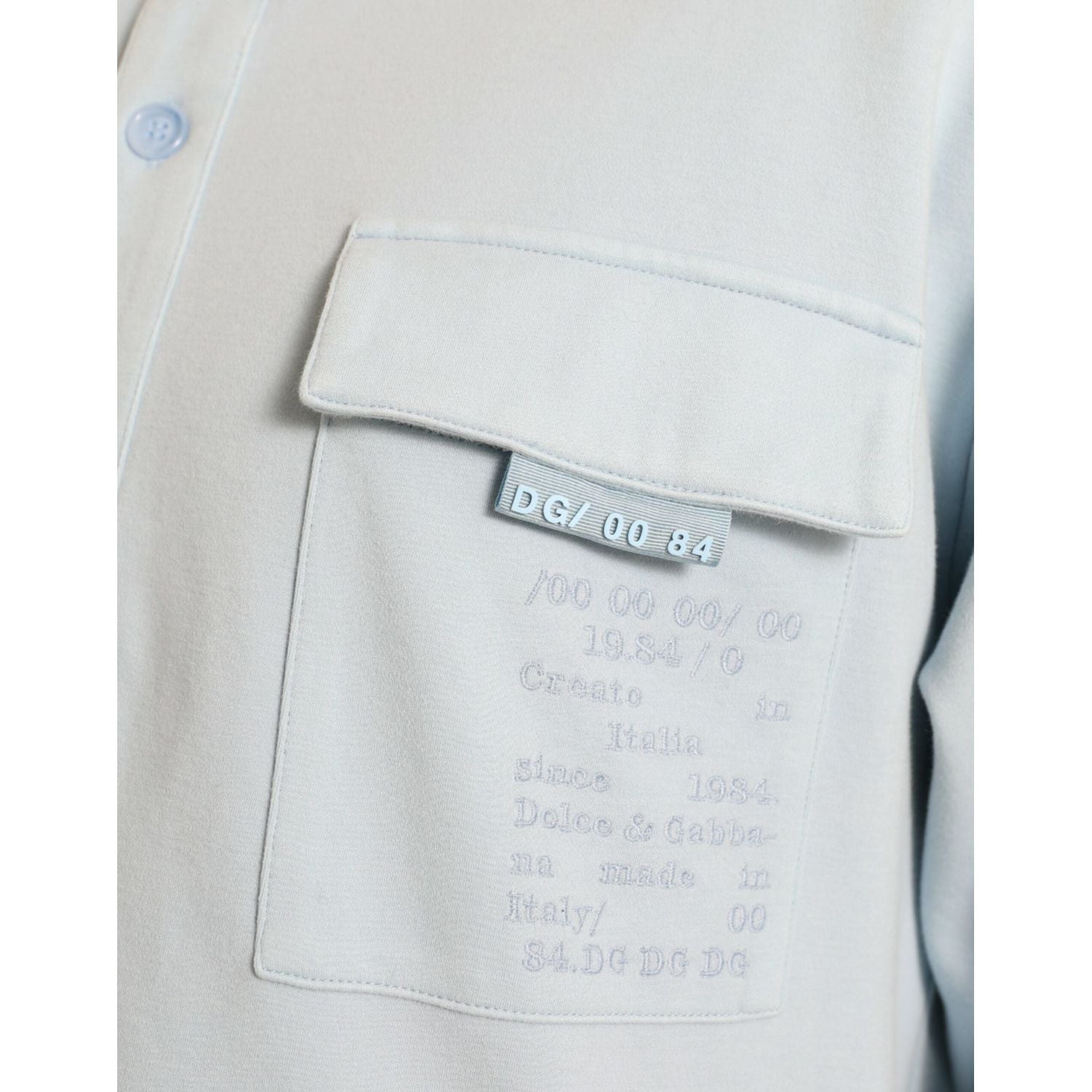 优雅的浅蓝色棉混纺圆领毛衣