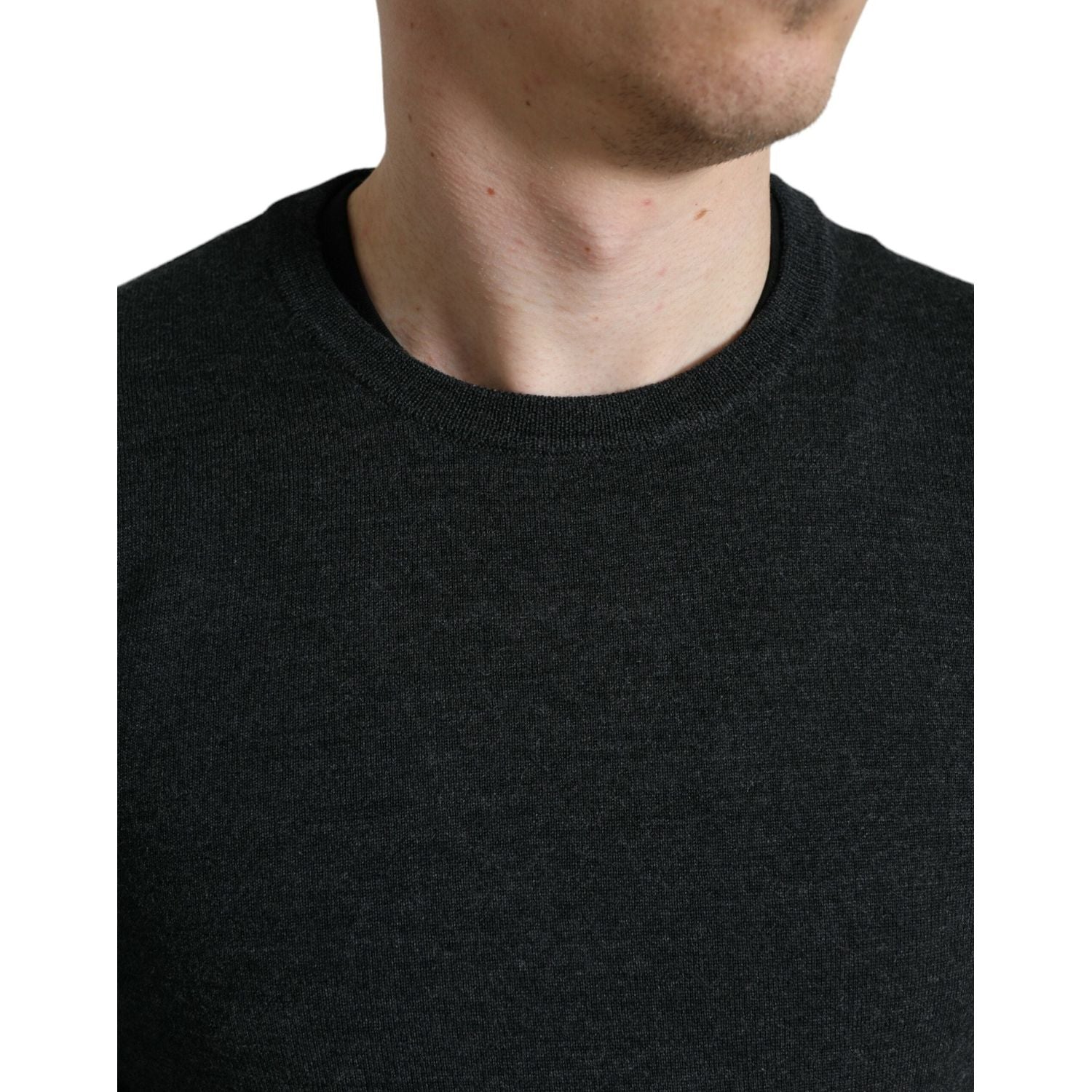 优雅灰色羊毛套衫