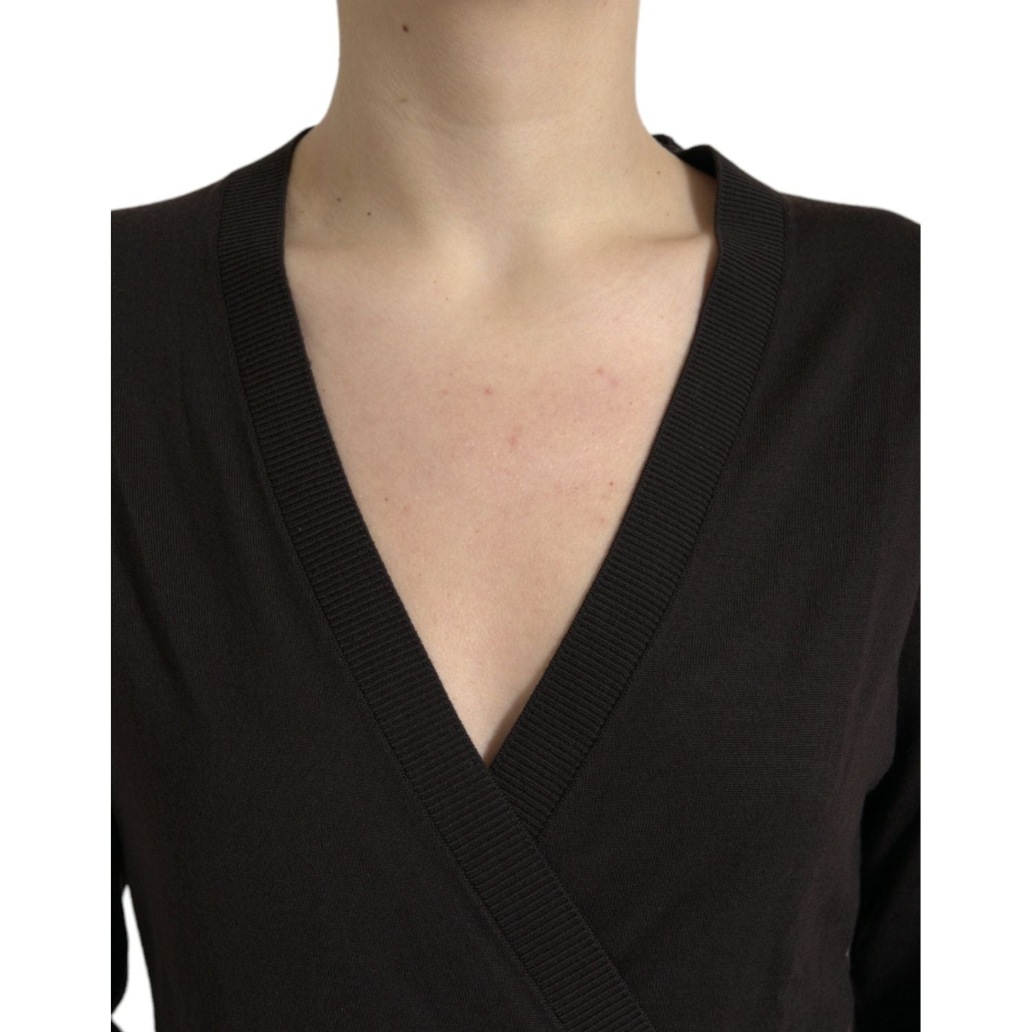 优雅黑色纯羊毛开衫