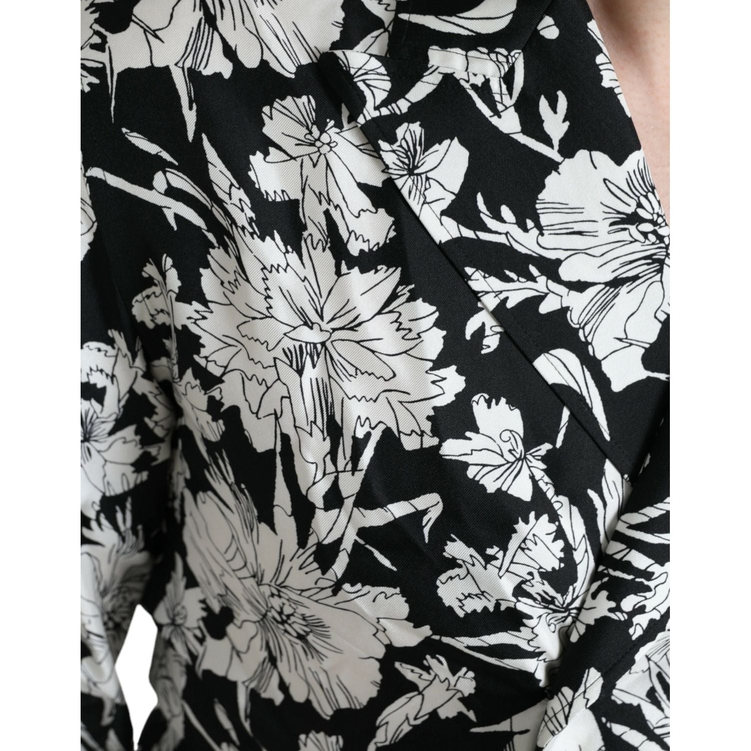 黑白花卉纽扣休闲衬衫