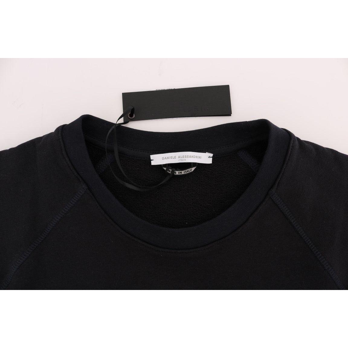 别致的深蓝色圆领棉质毛衣