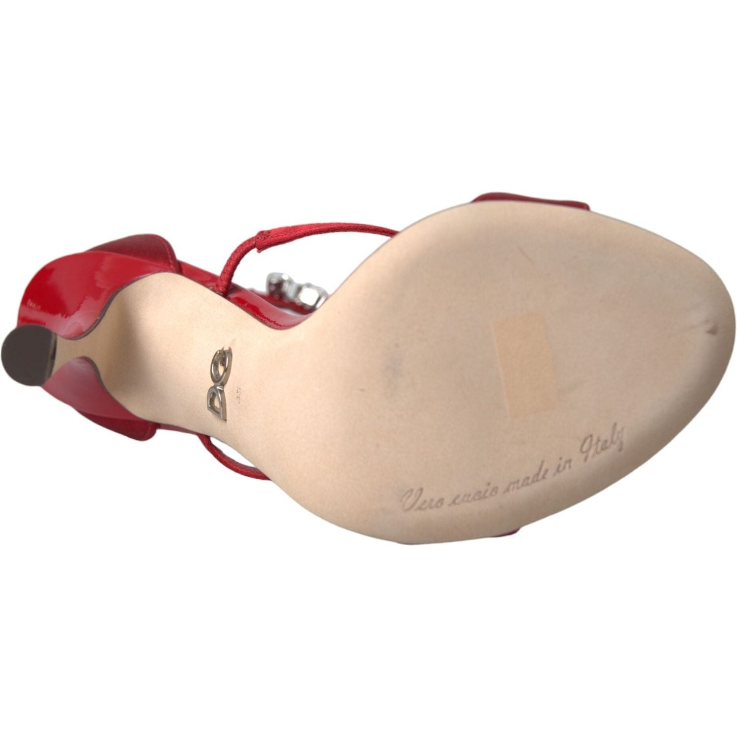 صندل كيرا ساتان أحمر بكعب عالٍ من دولتشي آند غابانا