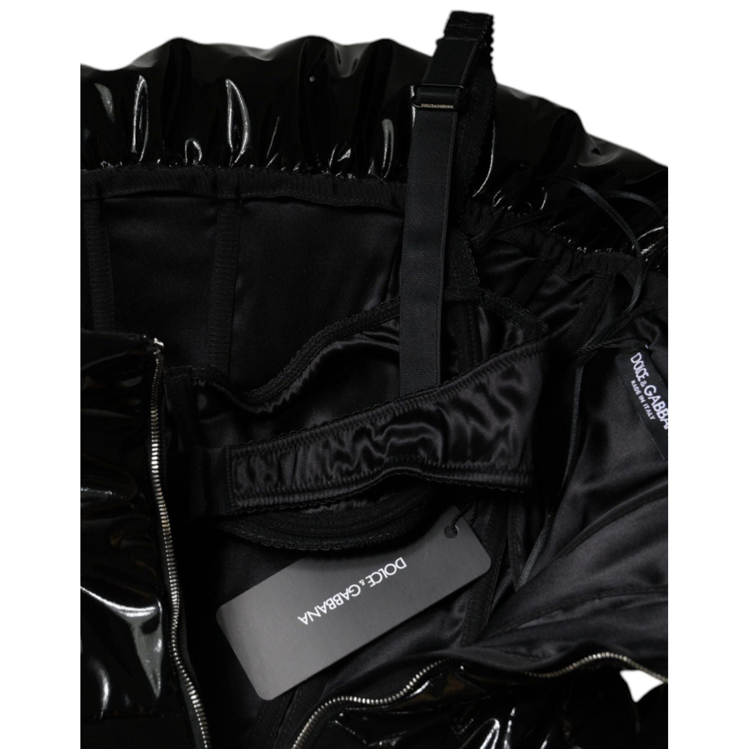 Front view with bag zipped and handles upright.