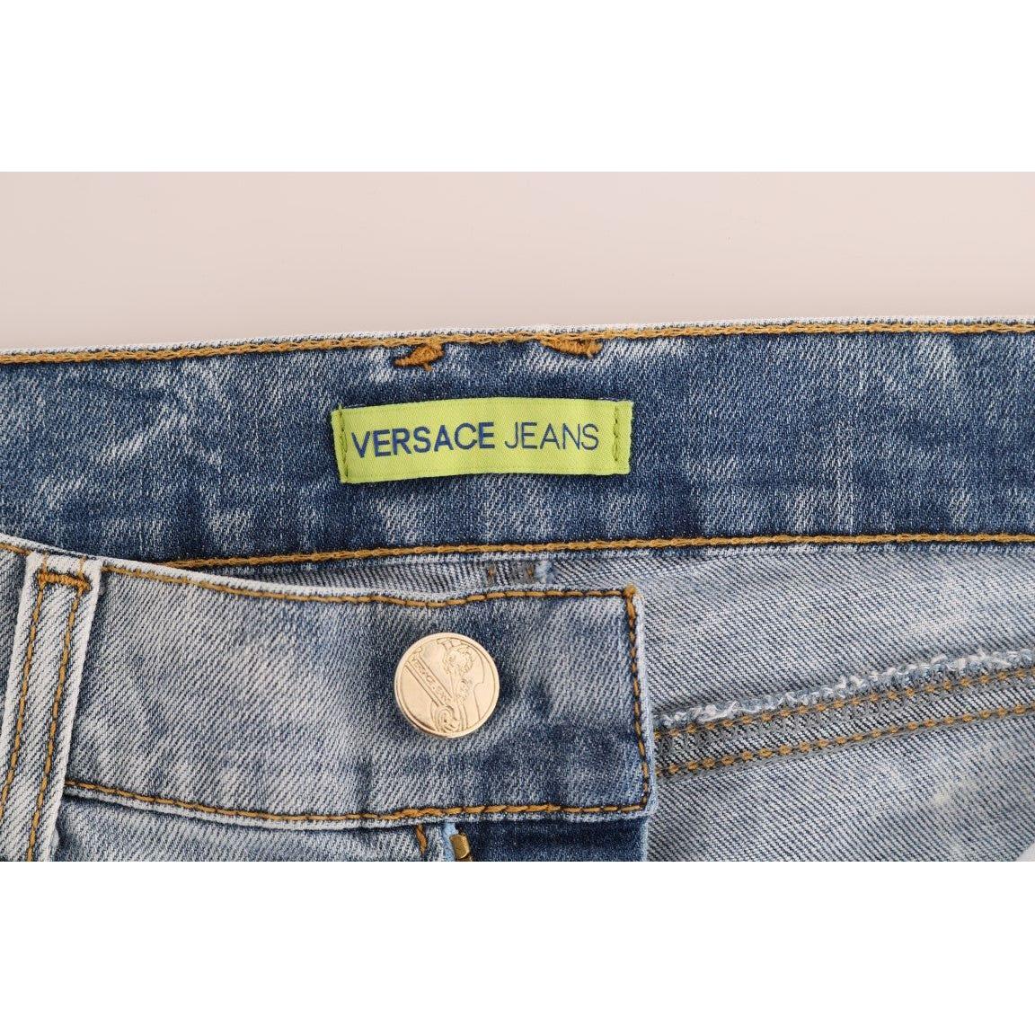 别致的浅蓝色破洞修身牛仔裤