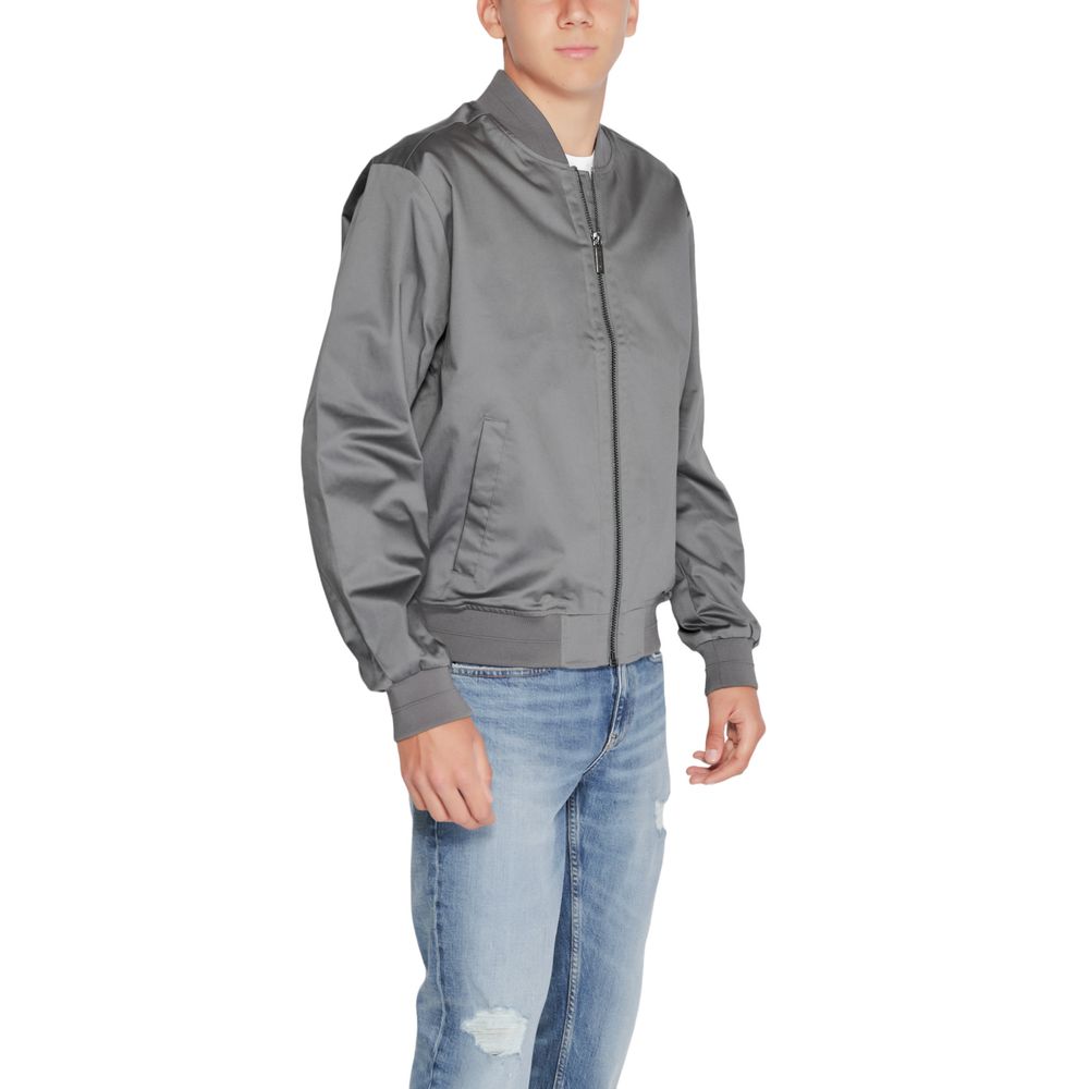 Front view with bag zipped and handles upright.