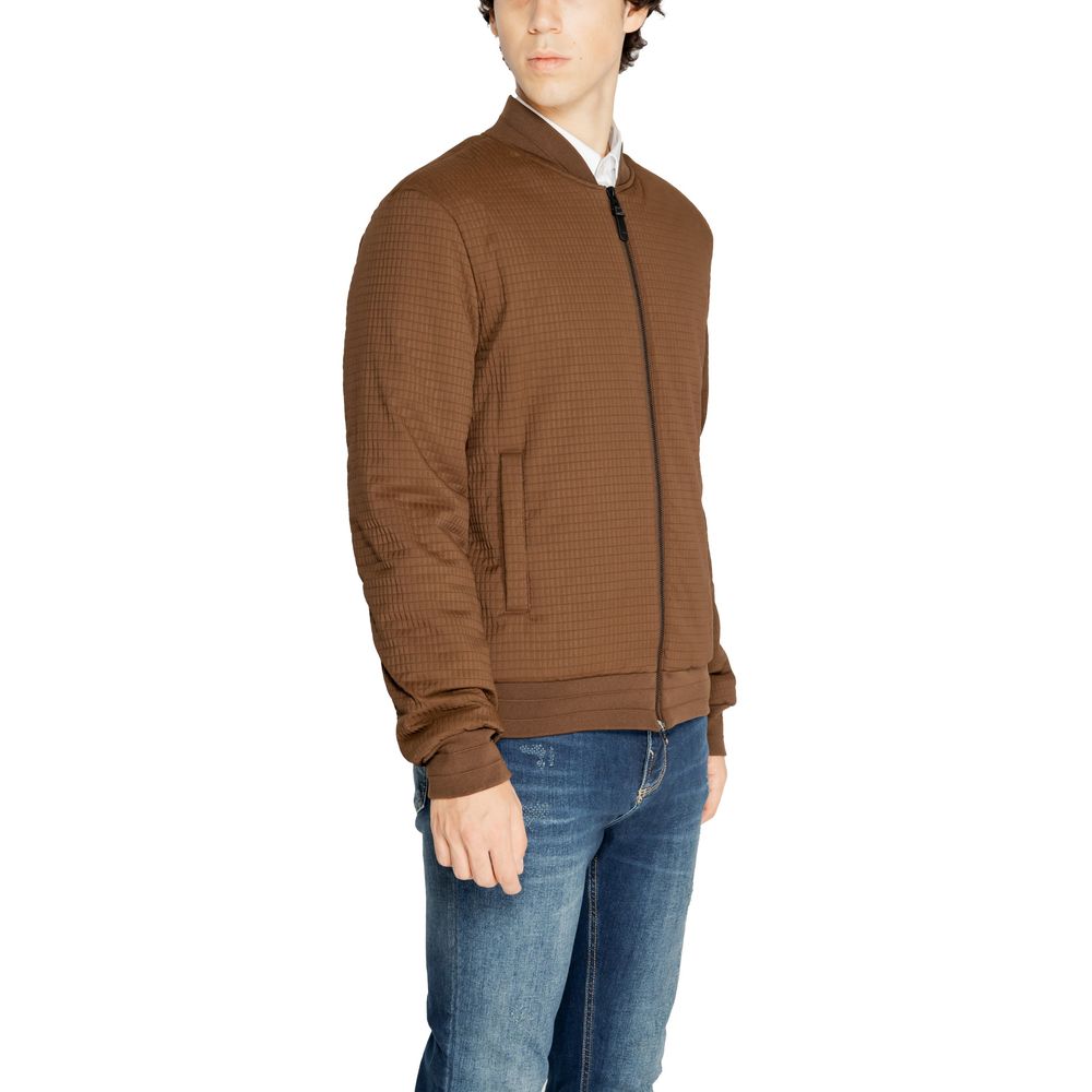 Front view with bag zipped and handles upright.