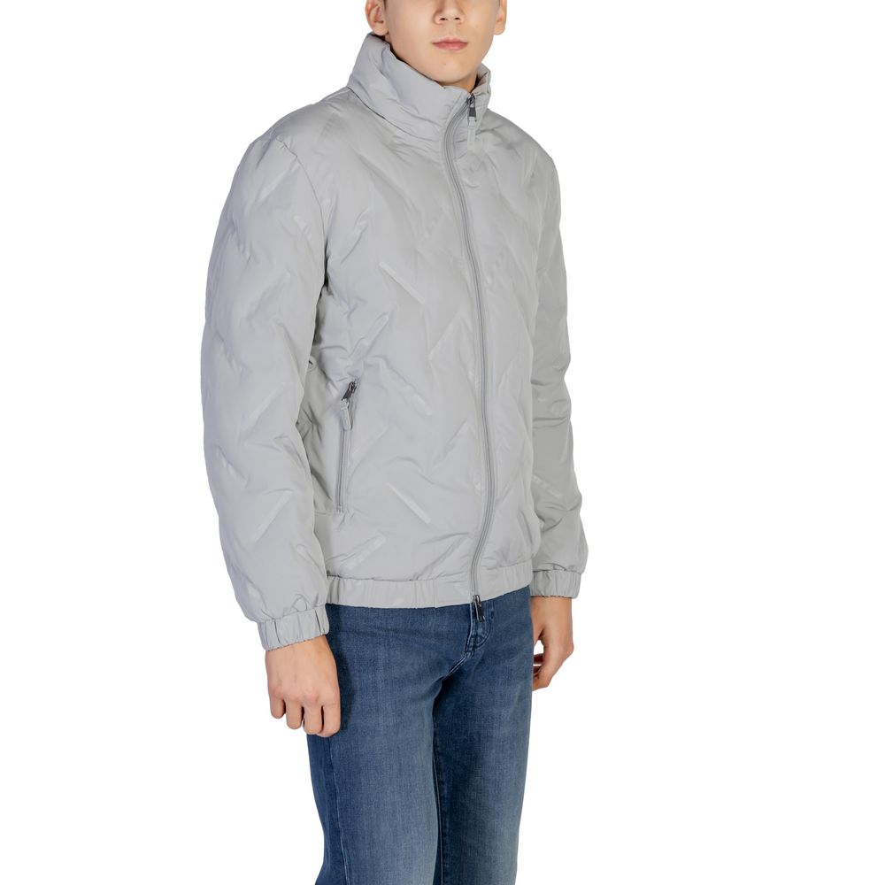 Front view with bag zipped and handles upright.