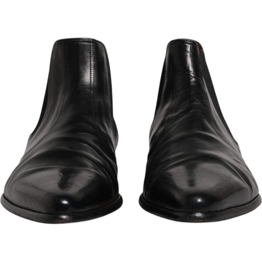 Dolce & Gabbana black leather Chelsea men ankle boots with stretch bands, front view showcasing high craftsmanship, made in Italy.