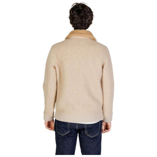 Rear view of a man wearing a Hydra Clothing beige polyester jacket, perfect for men's fall and winter fashion.