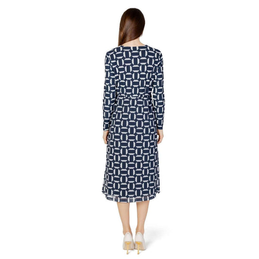 Back view of a woman wearing a Street One blue polyester dress, fall/winter collection, with geometric pattern and long sleeves.