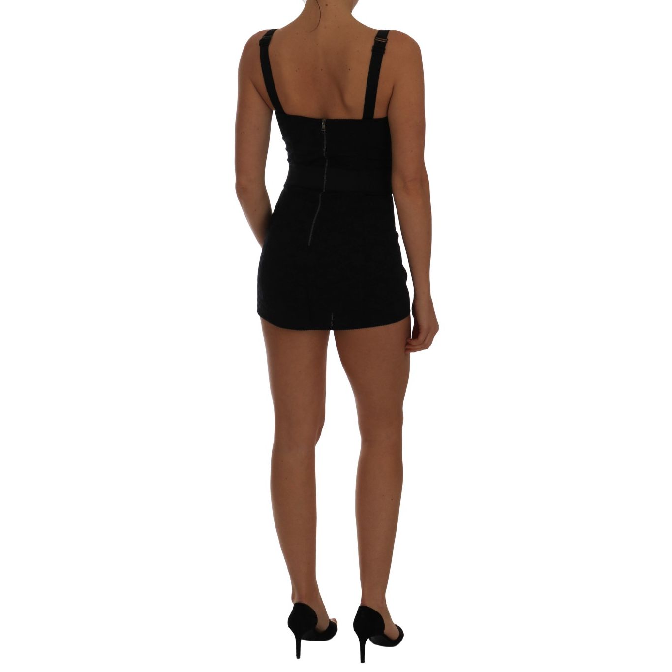 Front view with bag zipped and handles upright.