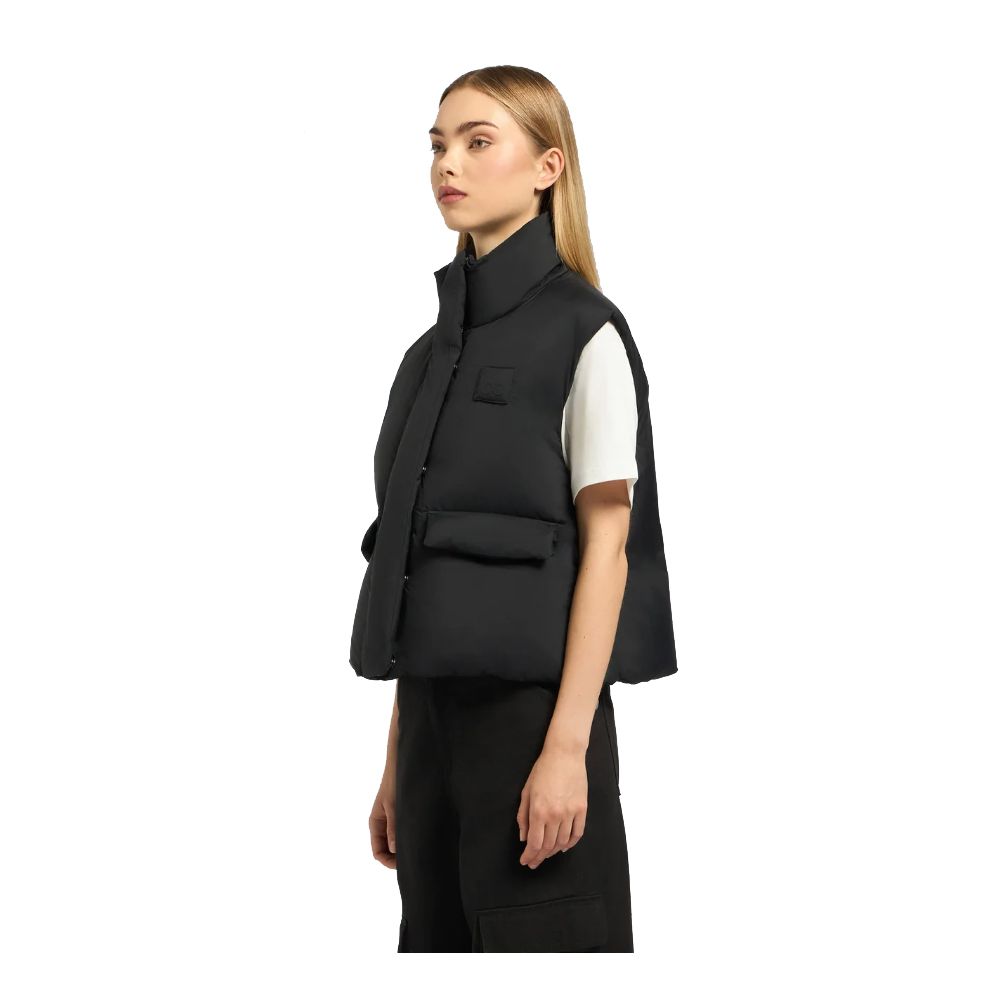 Front view with bag zipped and handles upright.