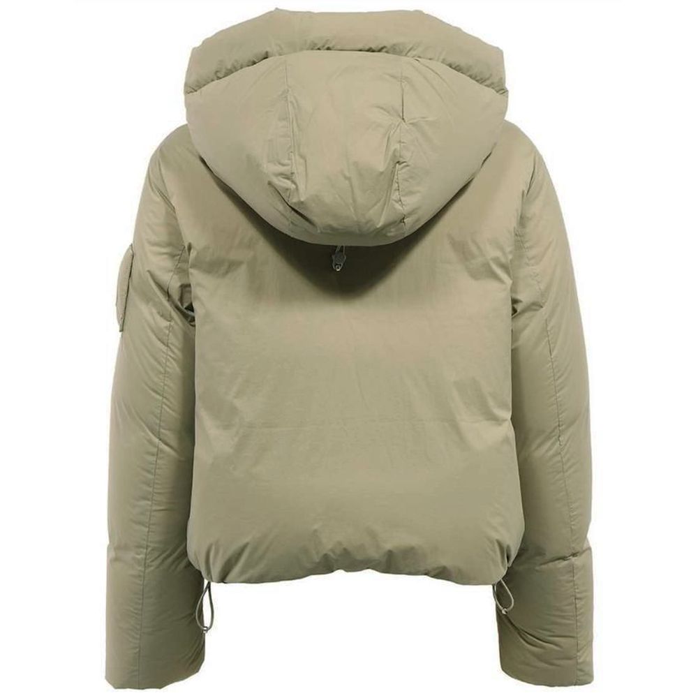 Front view with bag zipped and handles upright.