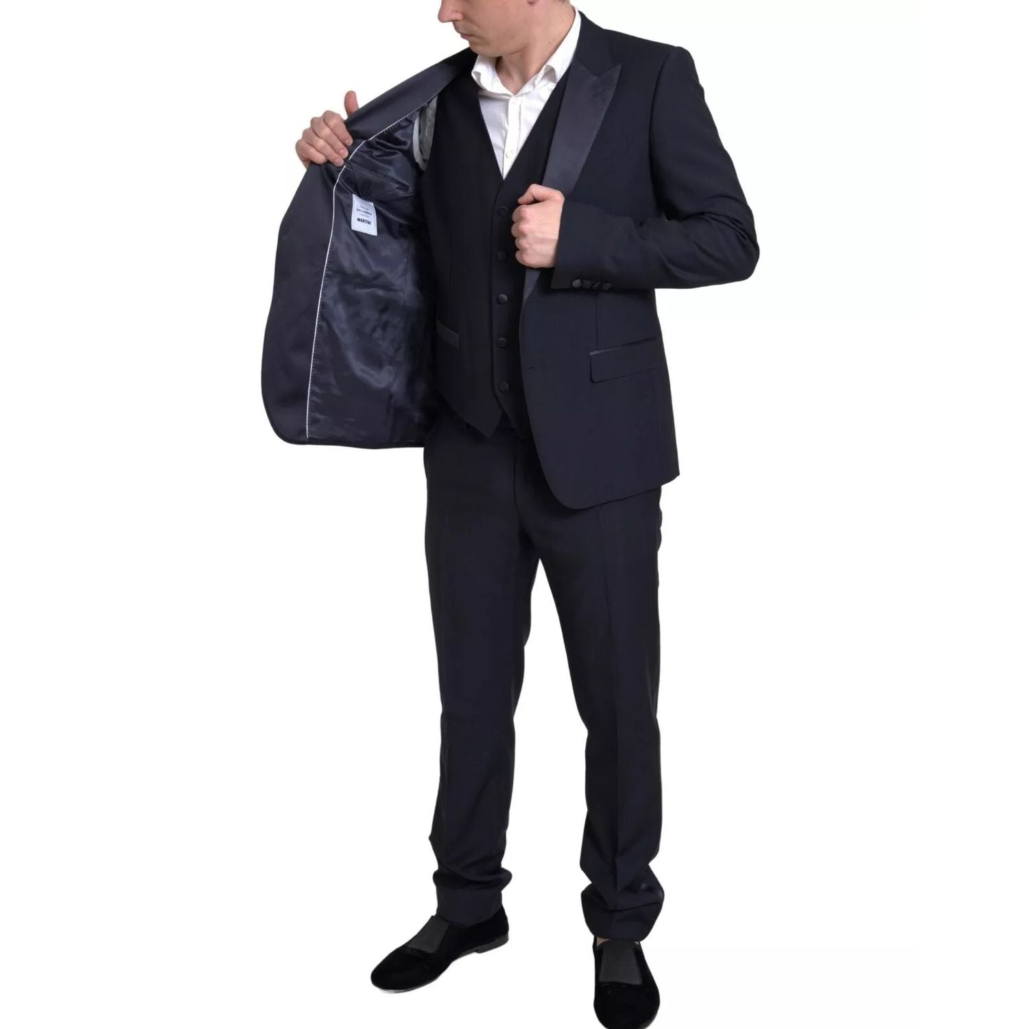 Front view with bag zipped and handles upright.