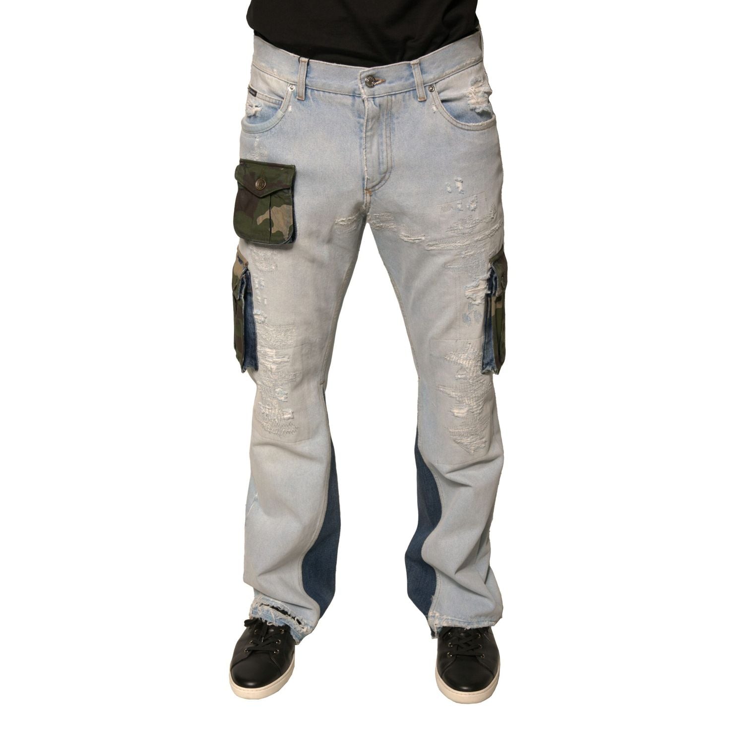 Front view with bag zipped and handles upright.