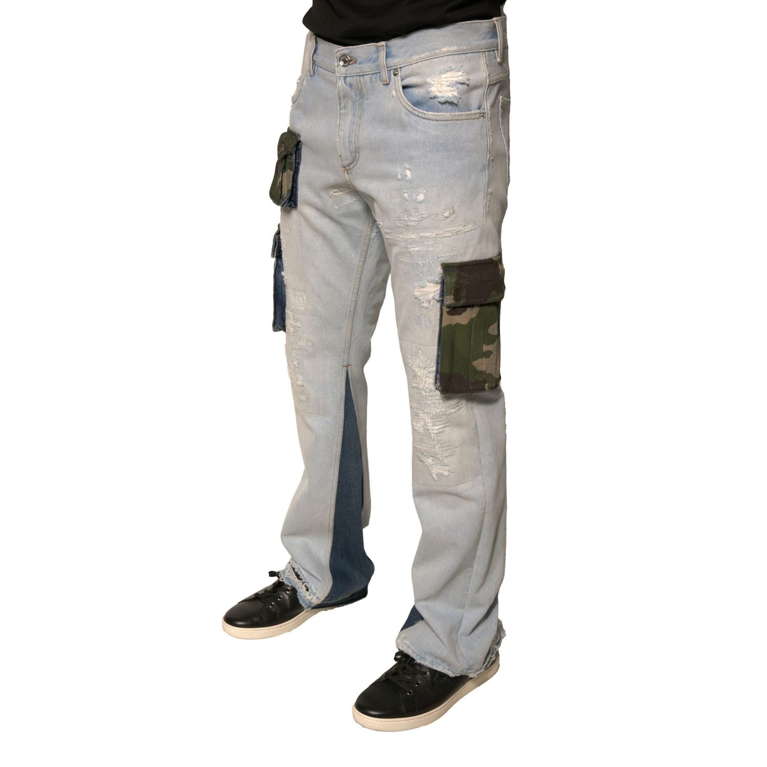 Front view with bag zipped and handles upright.