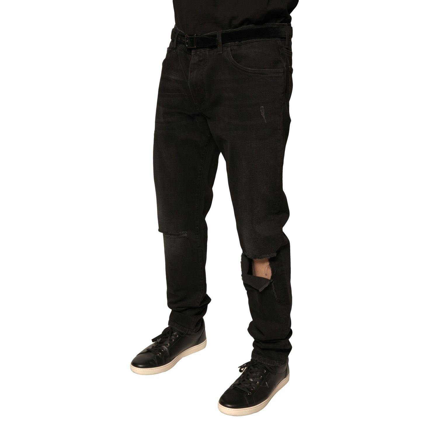Front view with bag zipped and handles upright.