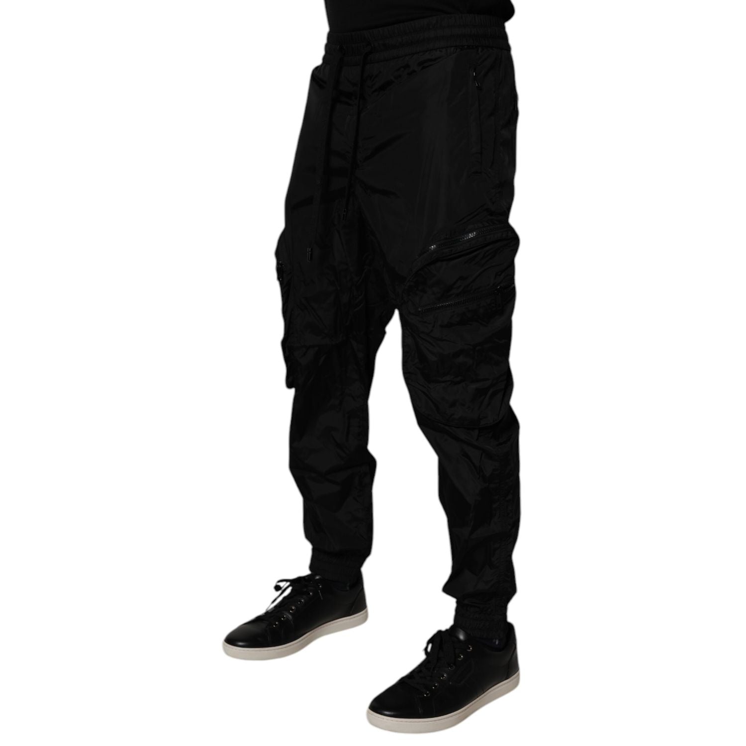 Front view with bag zipped and handles upright.