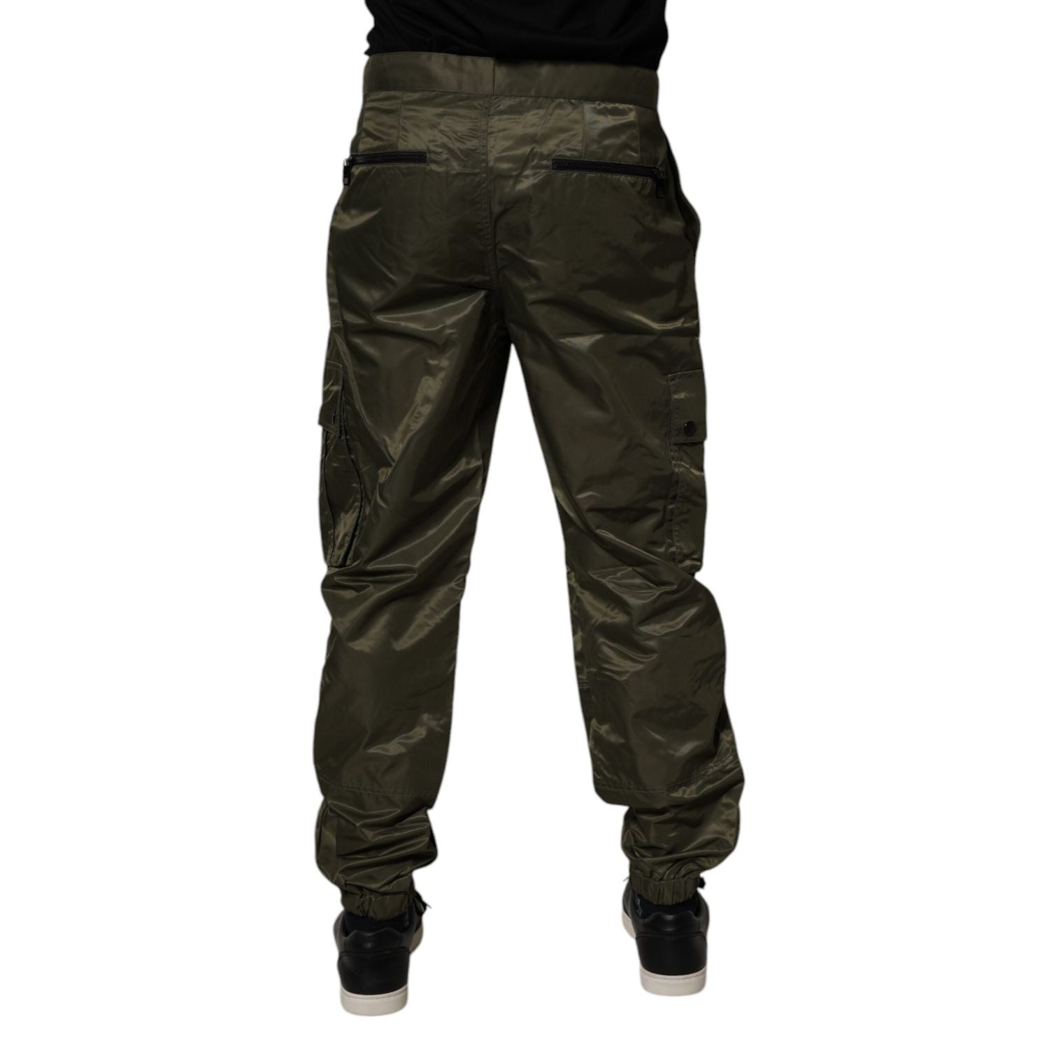 Front view with bag zipped and handles upright.