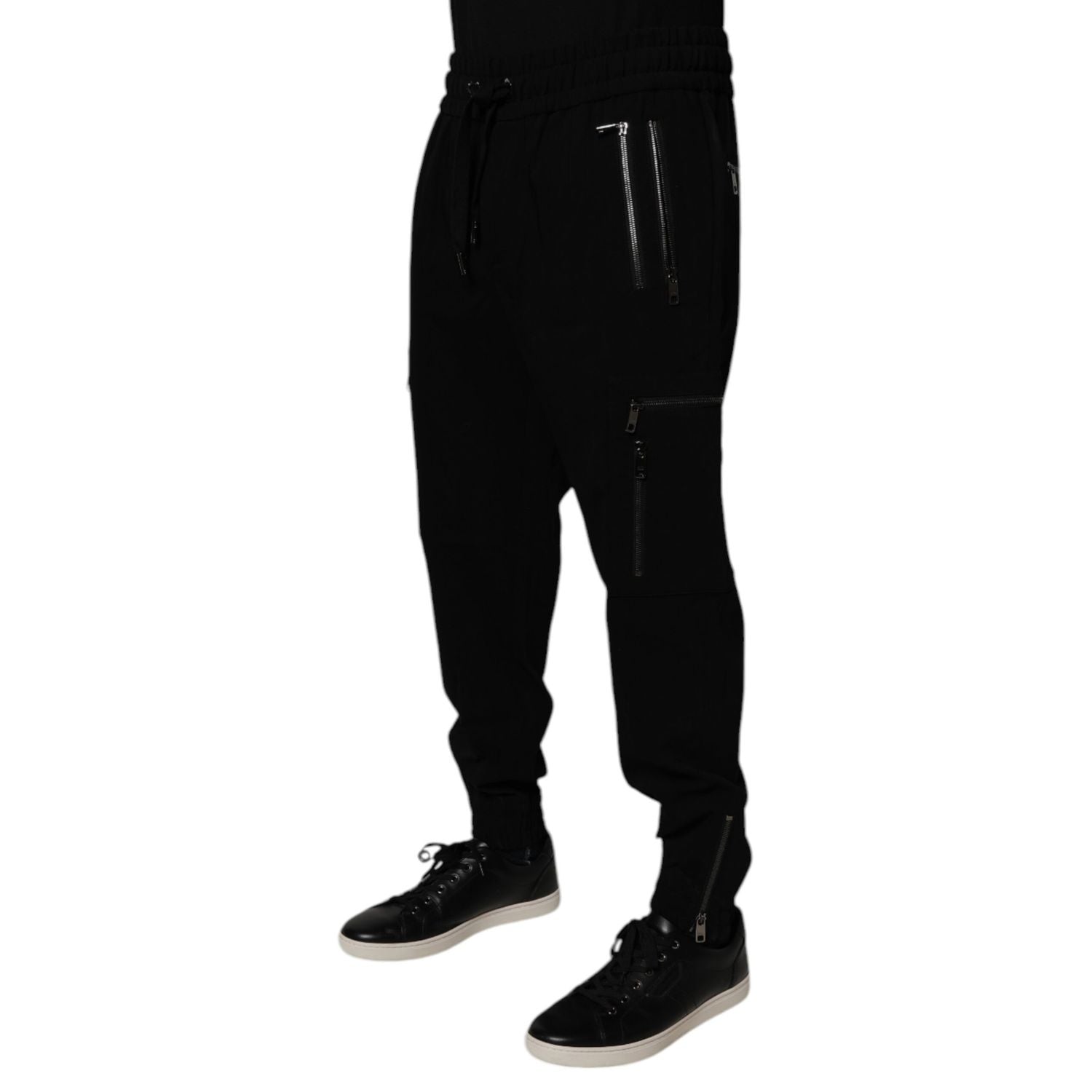 Front view with bag zipped and handles upright.