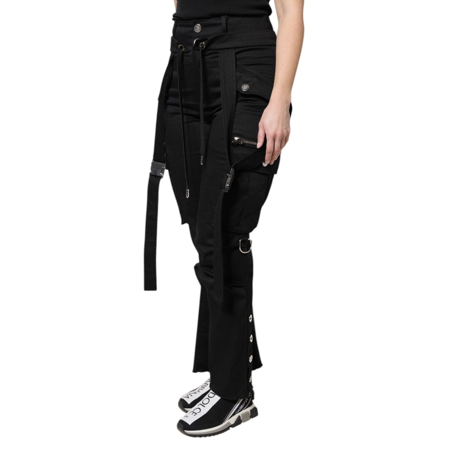 Front view with bag zipped and handles upright.