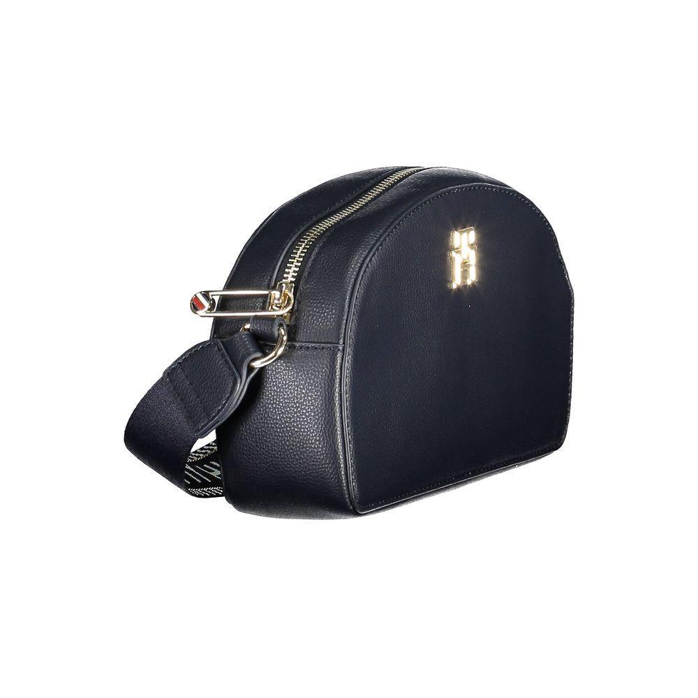 Front view with bag zipped and handles upright.