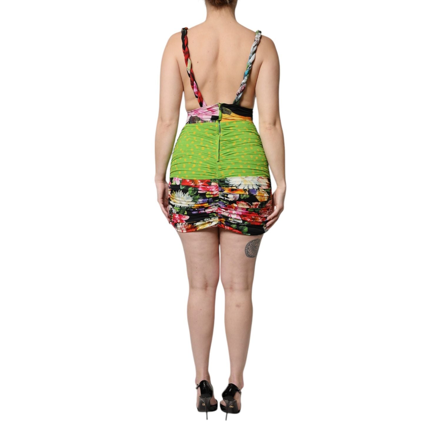 Front view with bag zipped and handles upright.
