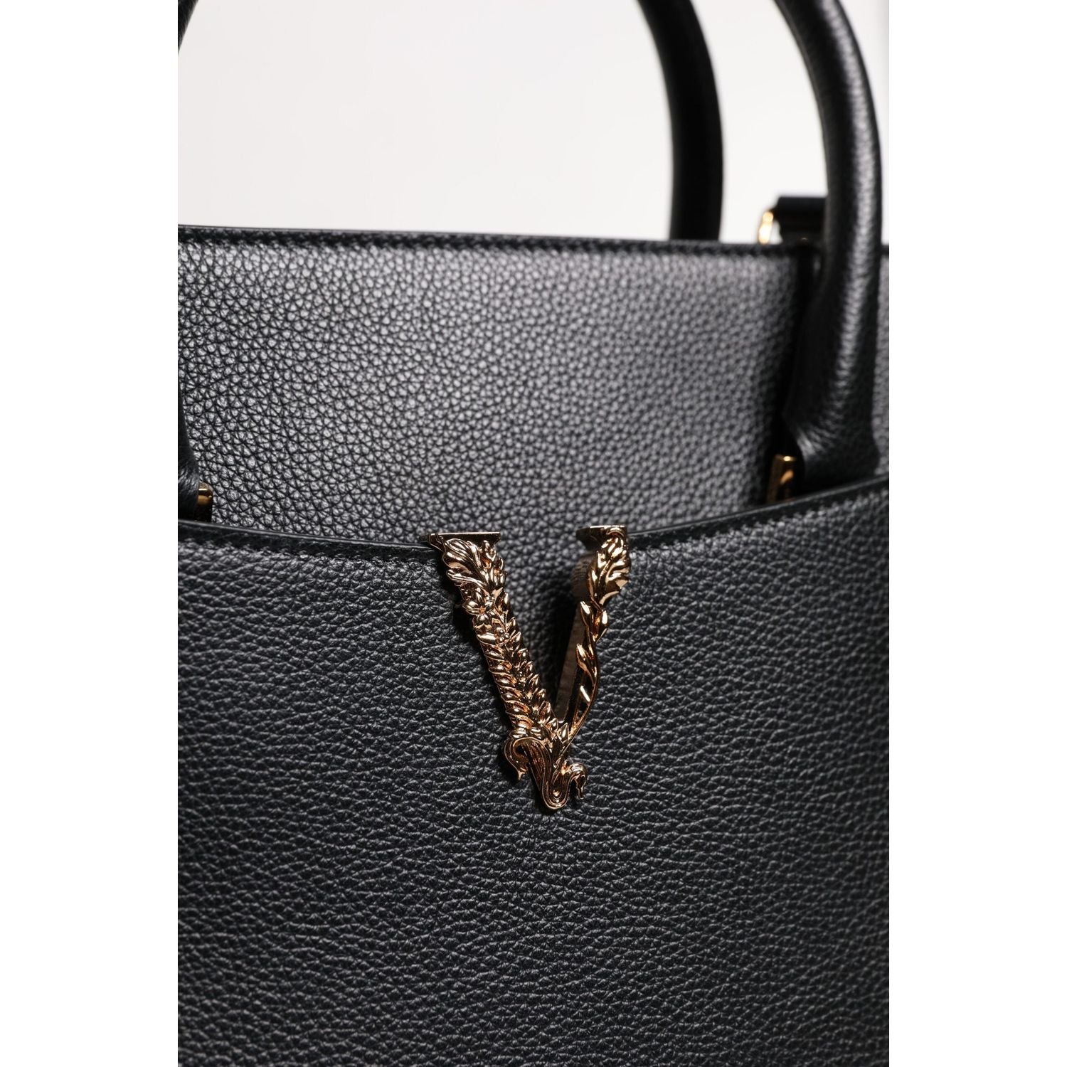 Front view with bag zipped and handles upright.