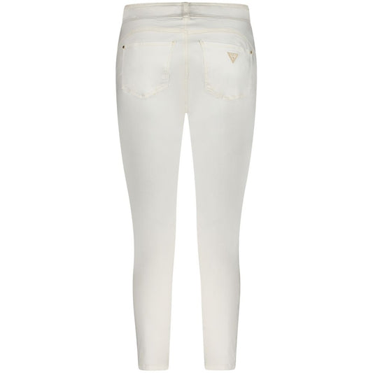 Back view of Guess white cotton women's skinny jeans with iconic logo, featuring contrasting details and 5 pockets for style and function.