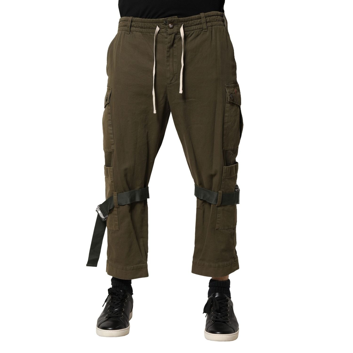 Front view with bag zipped and handles upright.