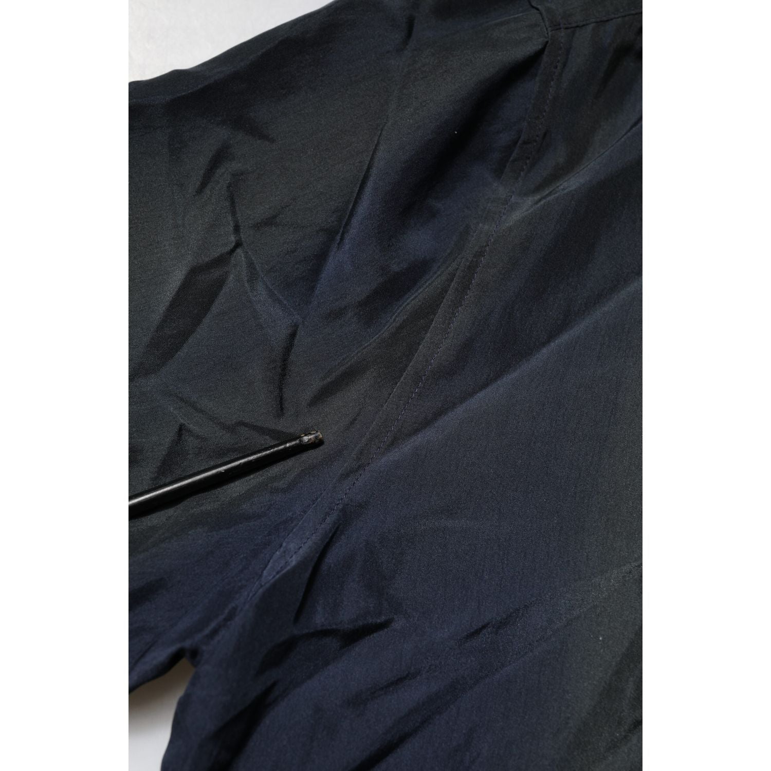 Front view with bag zipped and handles upright.