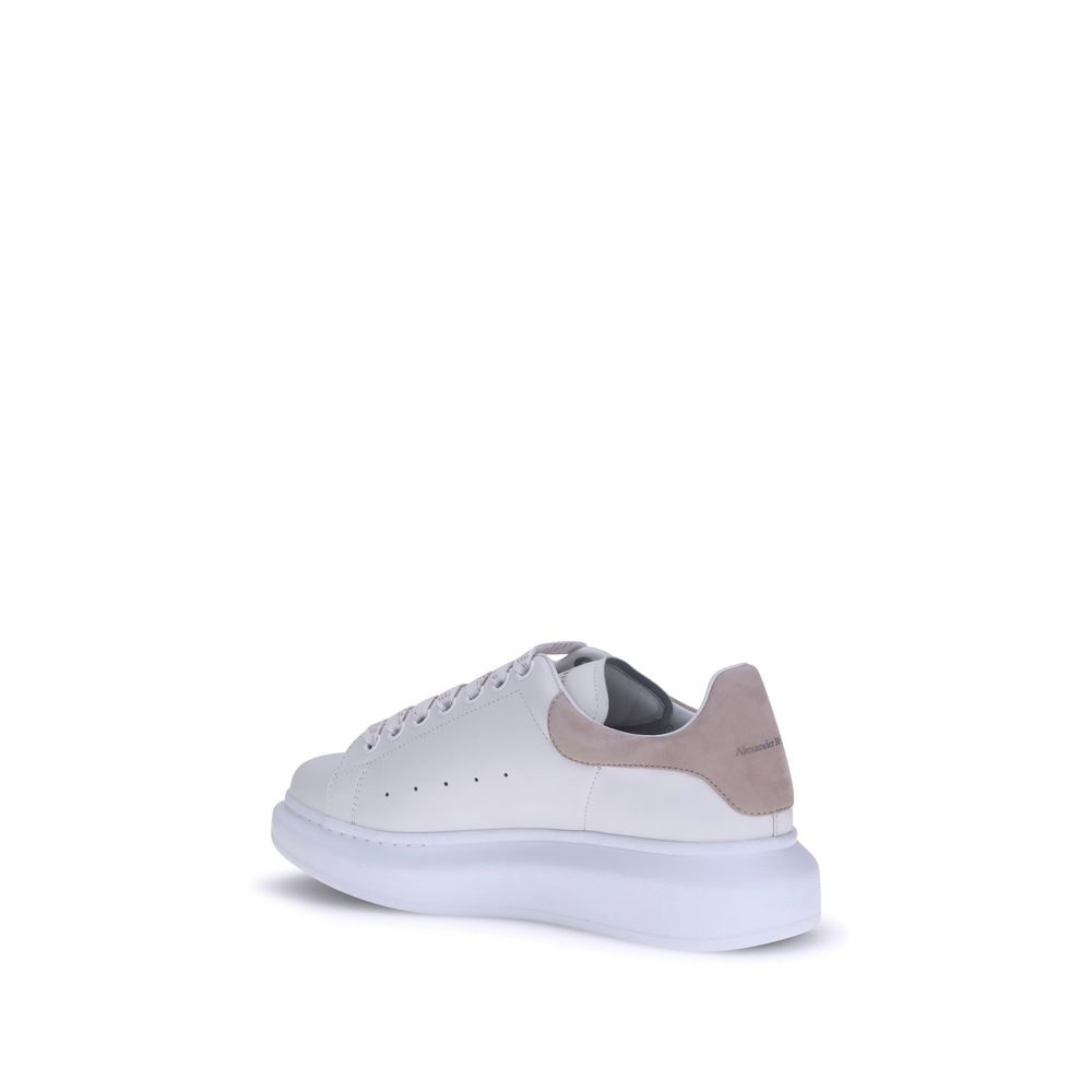 Alexander McQueen White Calf Leather Bos Taurus Platform Sneakers with a round toe and contrasting heel, showcasing contemporary elegance.