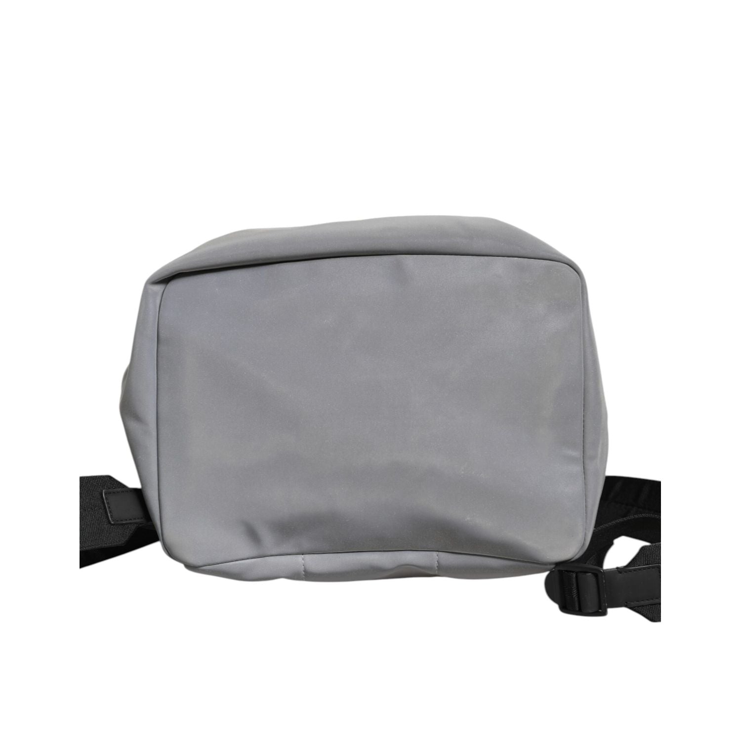 Front view with bag zipped and handles upright.