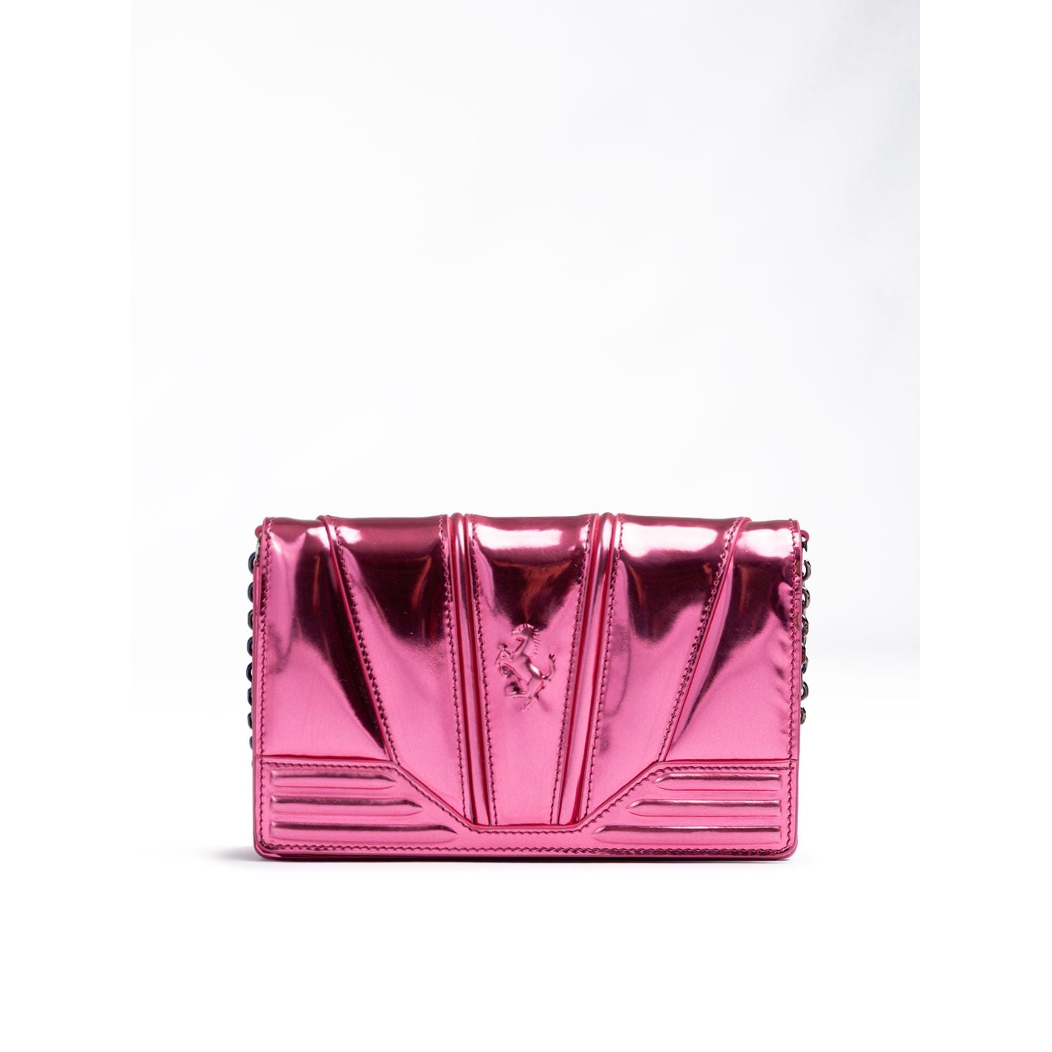 Front view with bag zipped and handles upright.