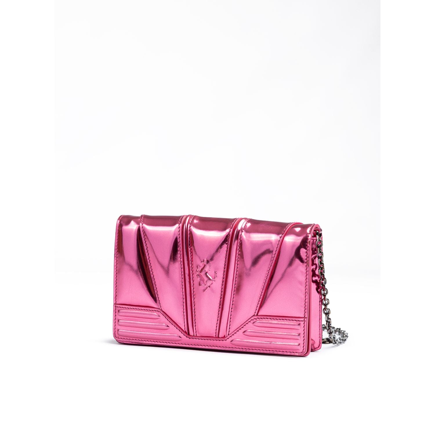 Front view with bag zipped and handles upright.