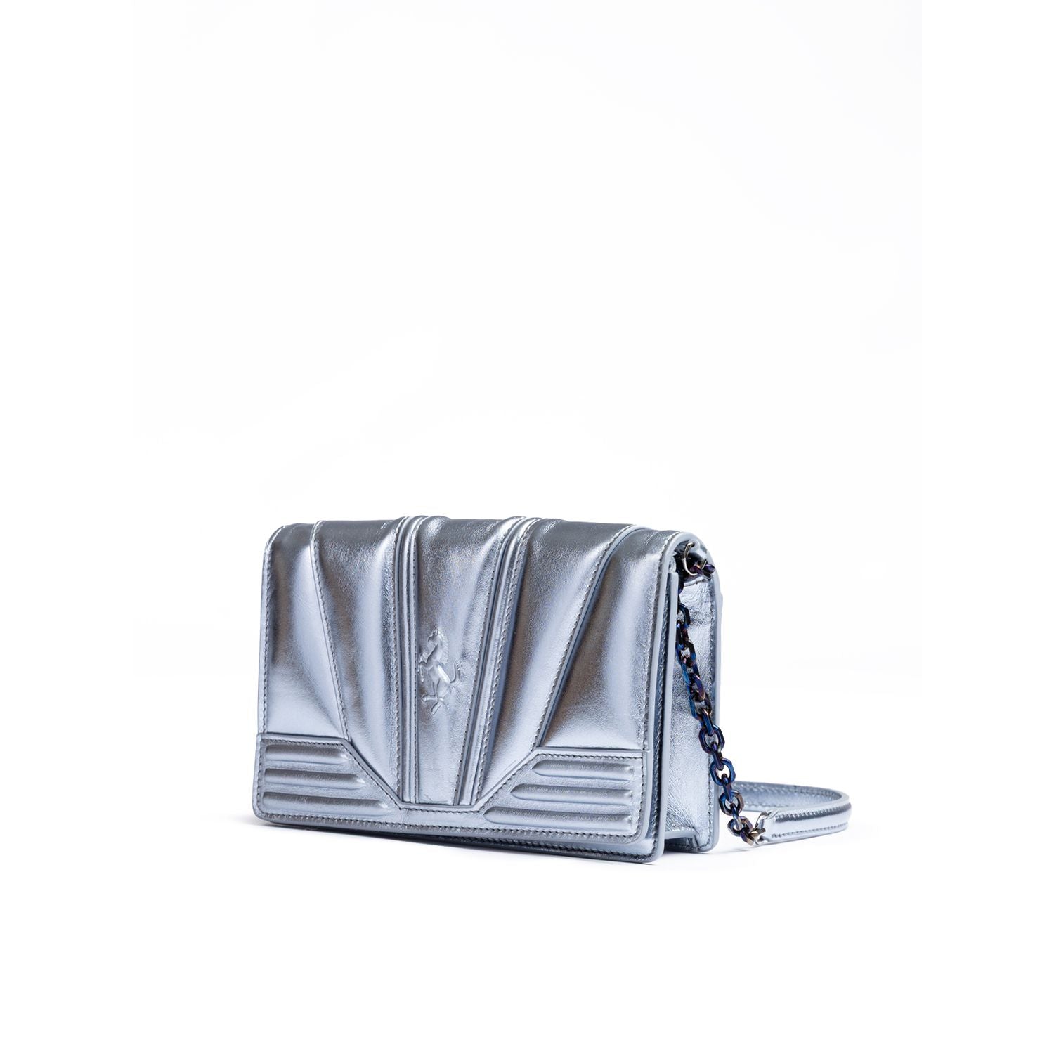 Front view with bag zipped and handles upright.