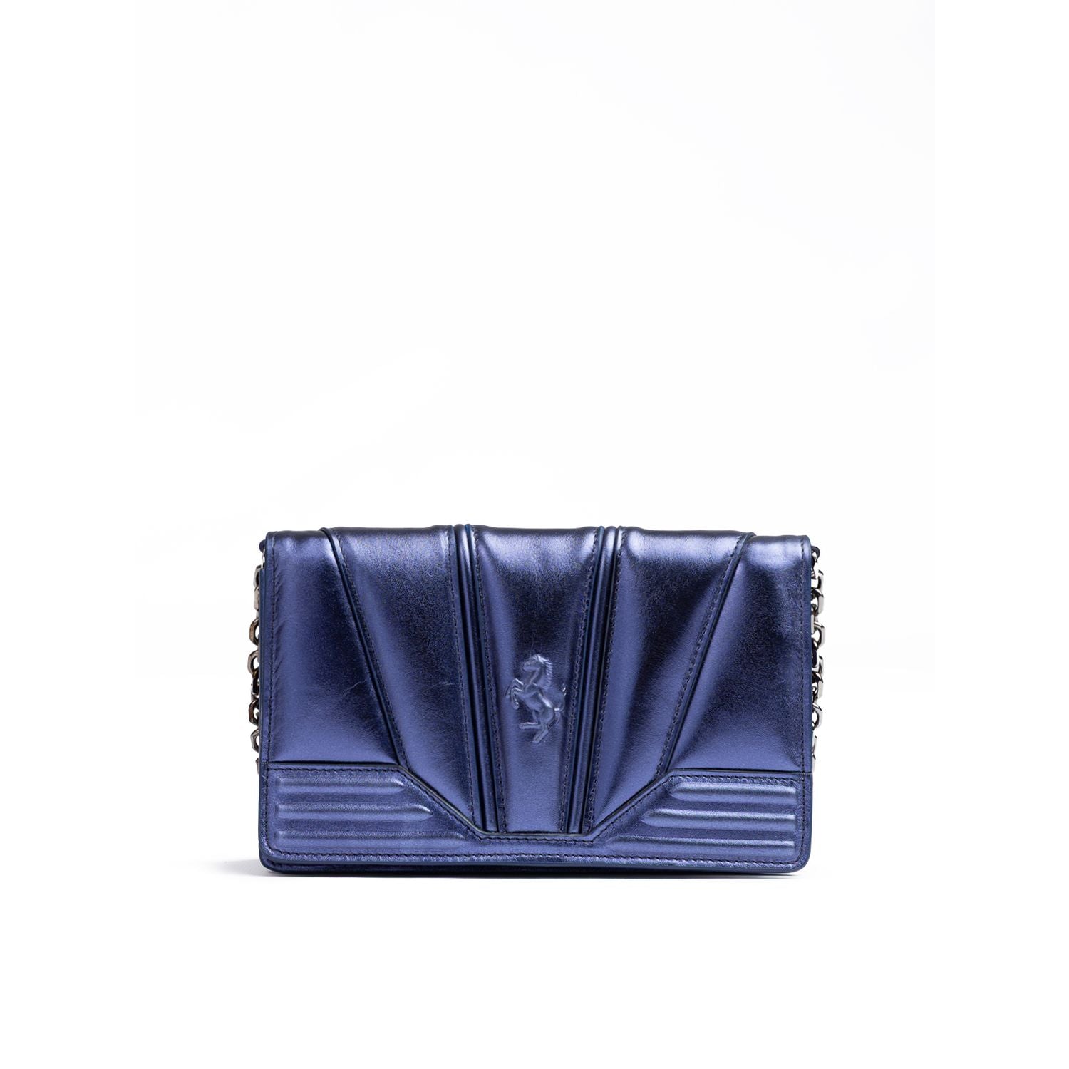 Front view with bag zipped and handles upright.