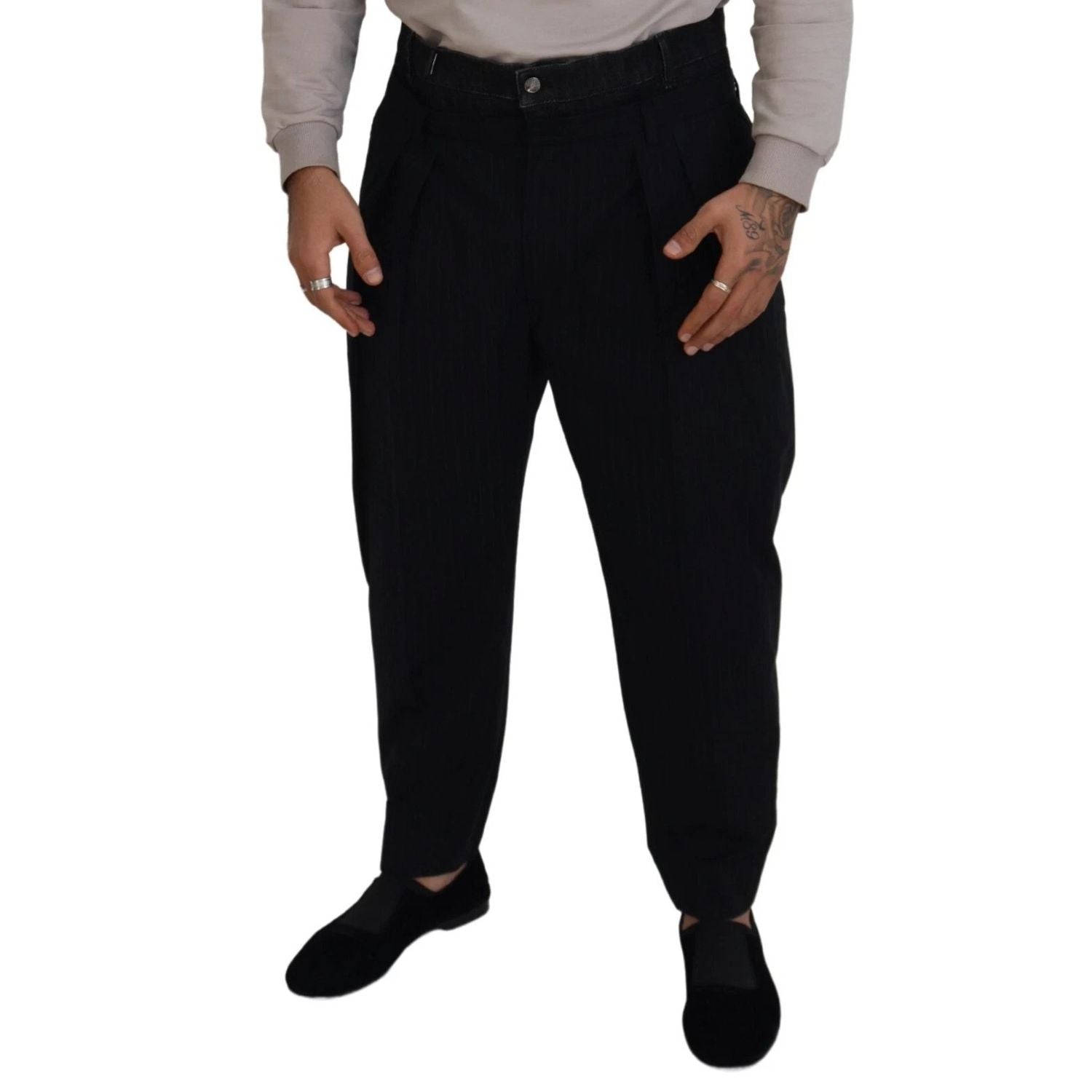 Front view with bag zipped and handles upright.