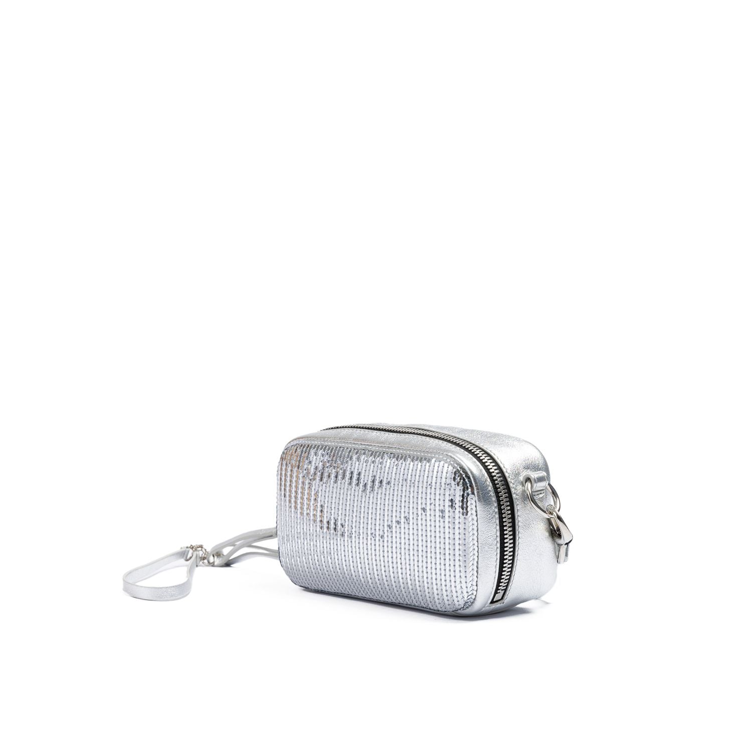 Front view with bag zipped and handles upright.