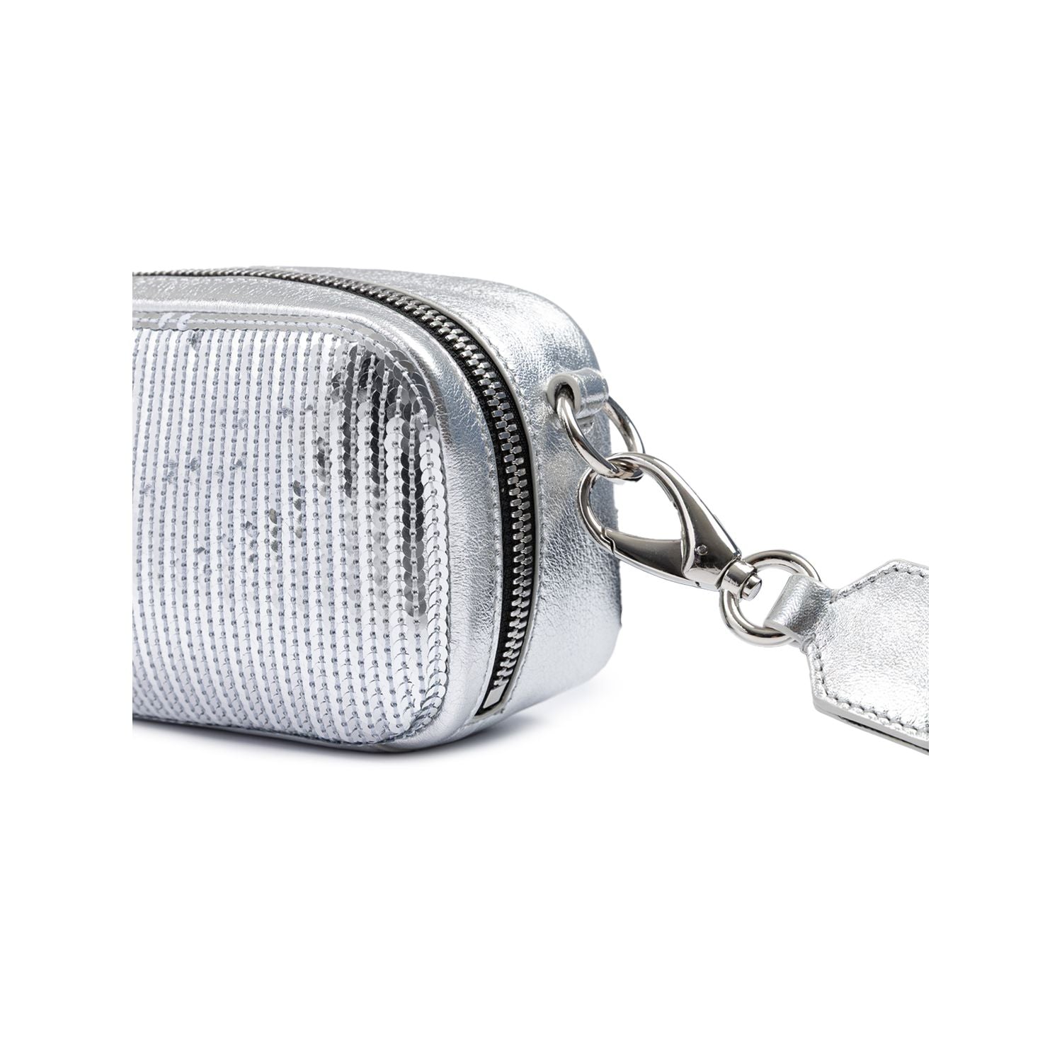 Front view with bag zipped and handles upright.