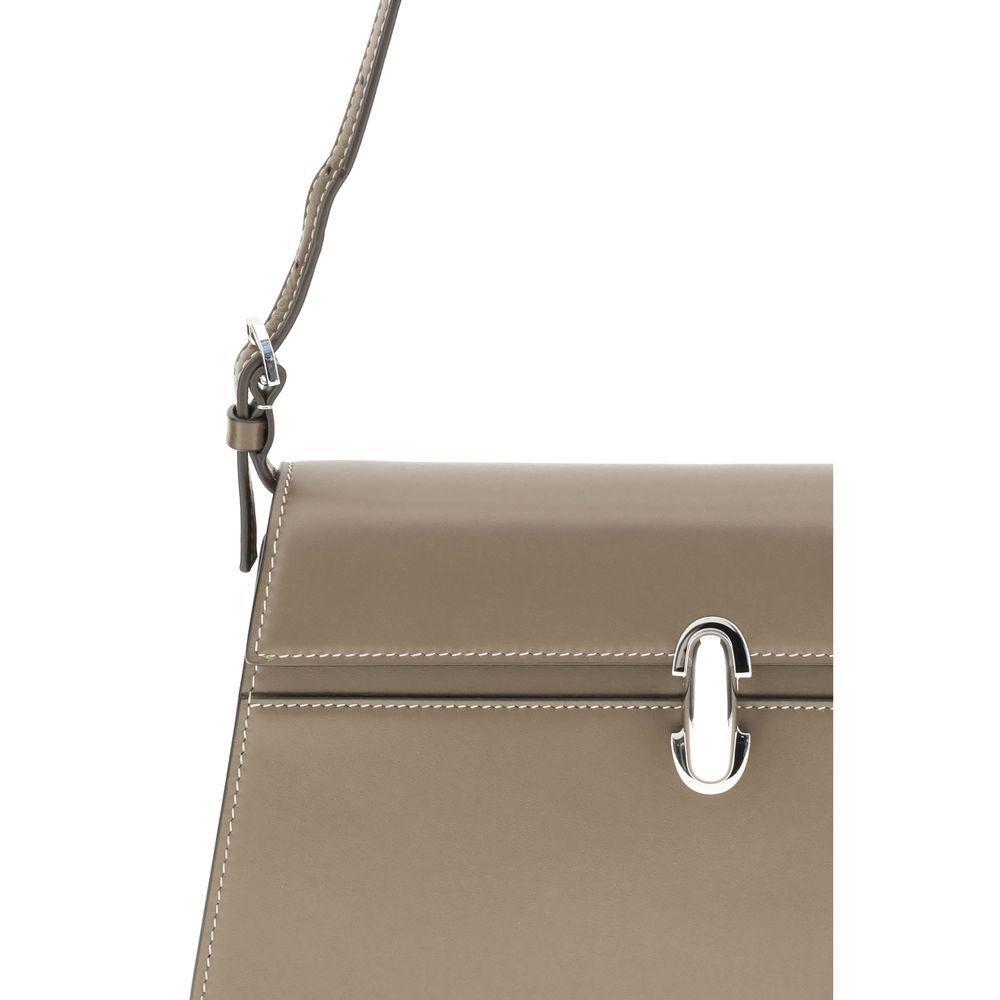 Front view with bag zipped and handles upright.