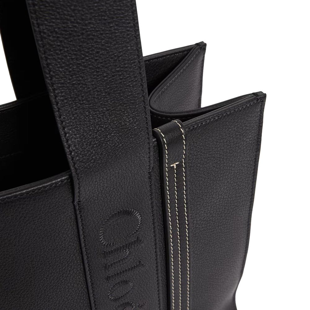 Front view with bag zipped and handles upright.