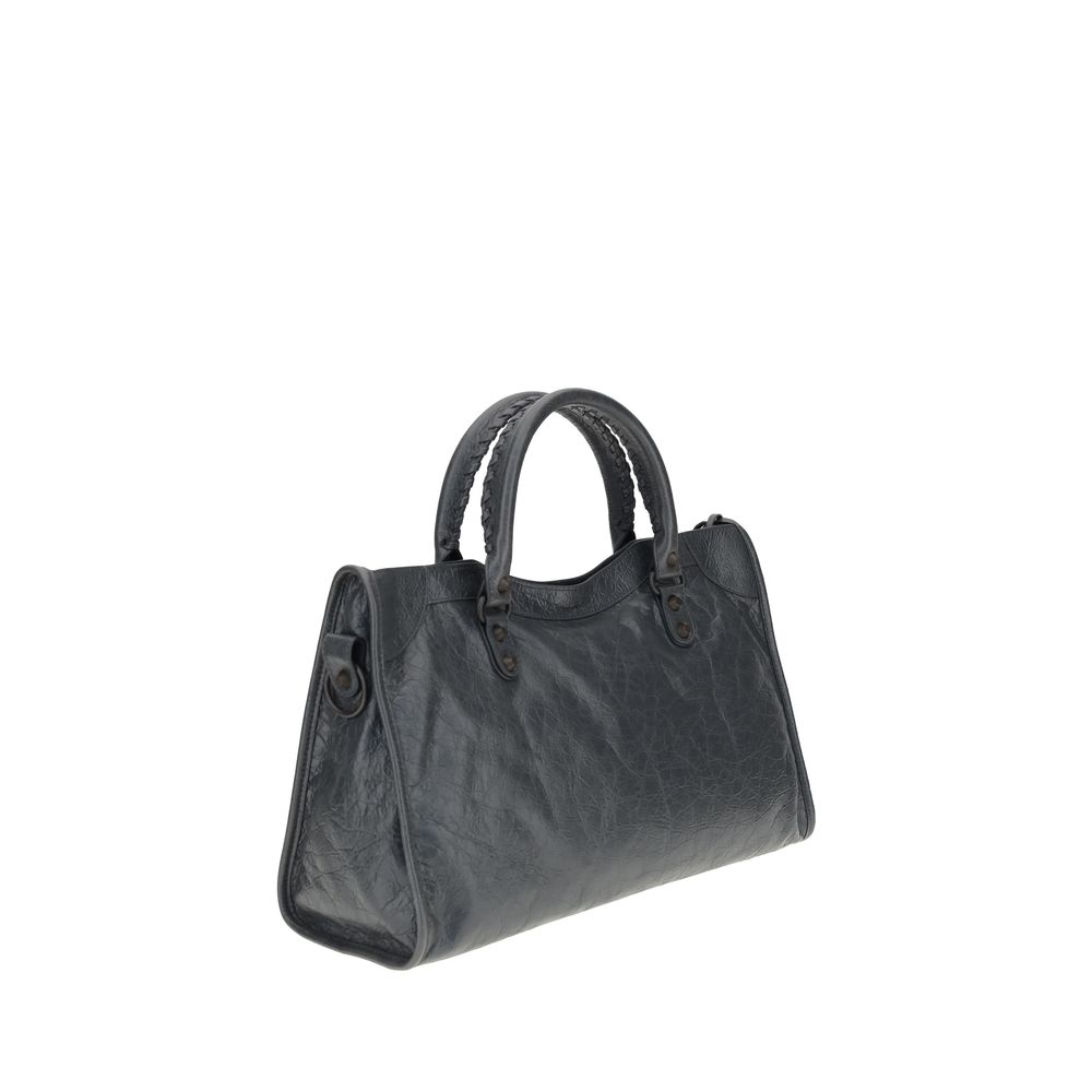Front view with bag zipped and handles upright.