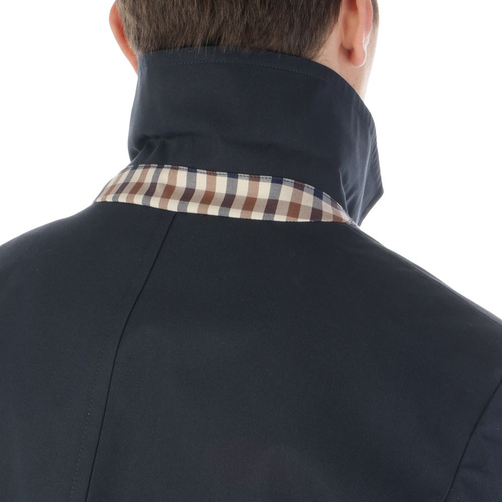Front view with bag zipped and handles upright.