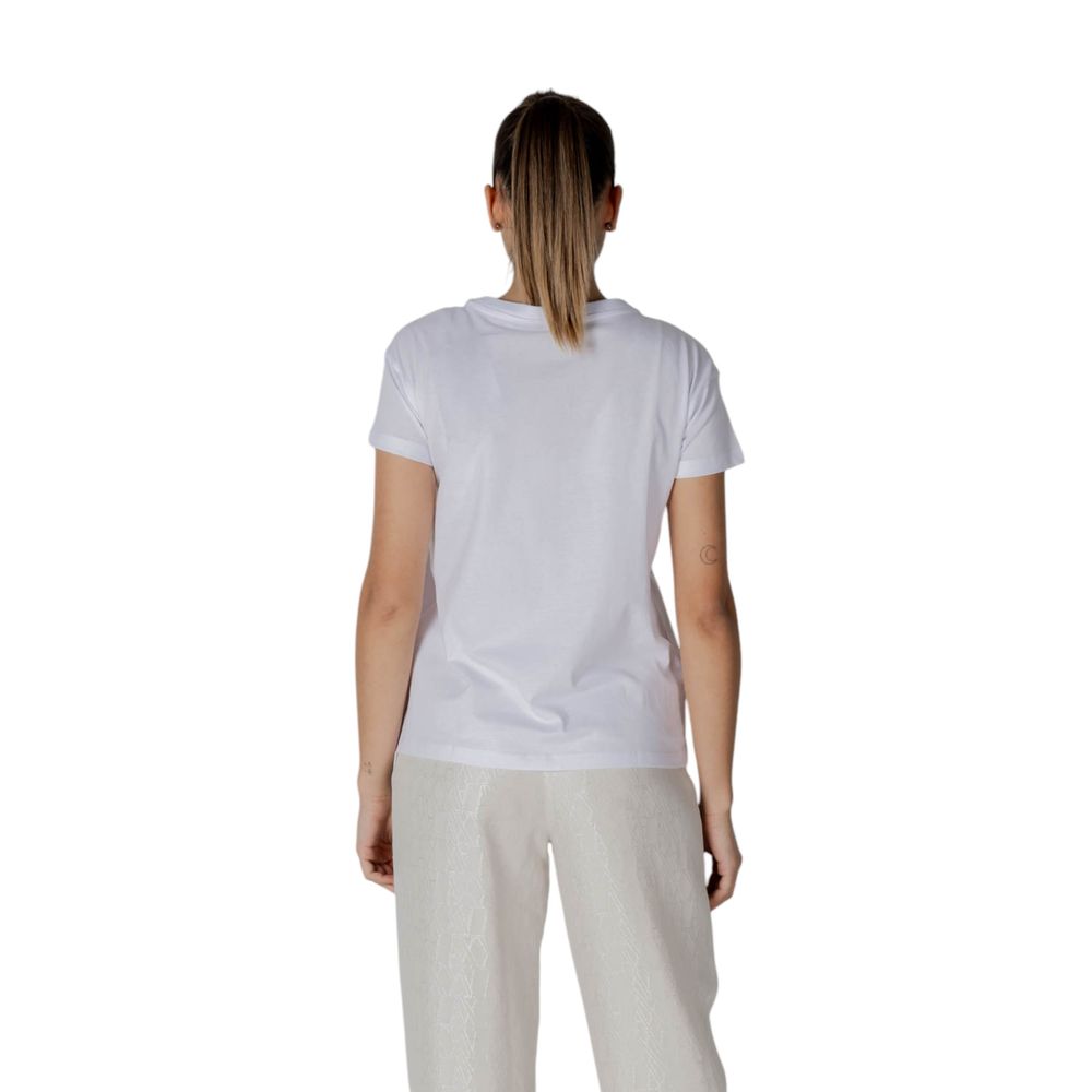 Front view with bag zipped and handles upright.