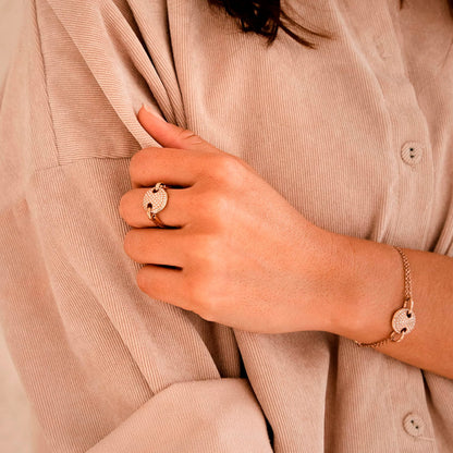 Elegant woman wearing AN JEWELS JEWELRY Mod. AL.RJT01RC-8 rose gold bracelet and ring, showcasing intricate design details.