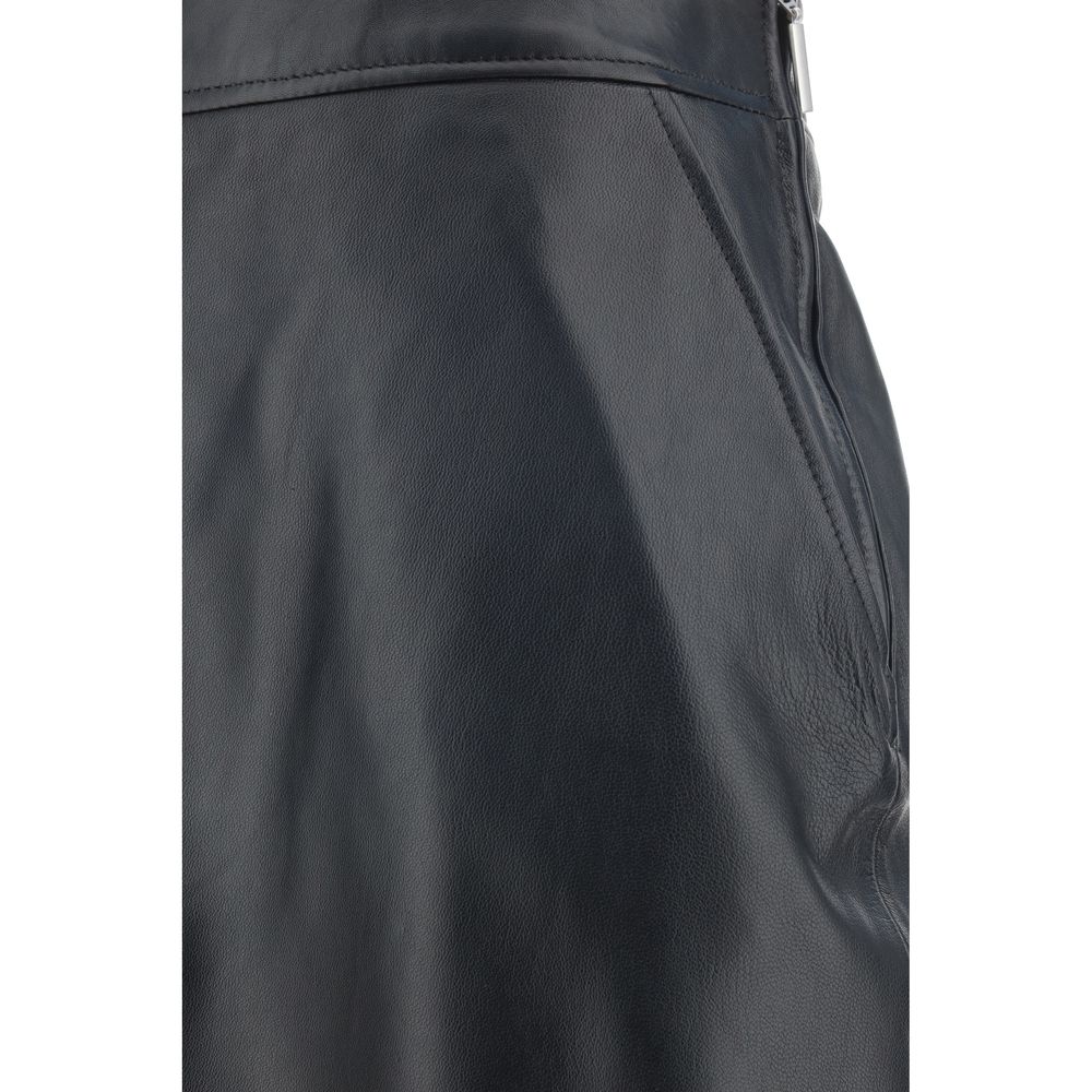 Front view with bag zipped and handles upright.