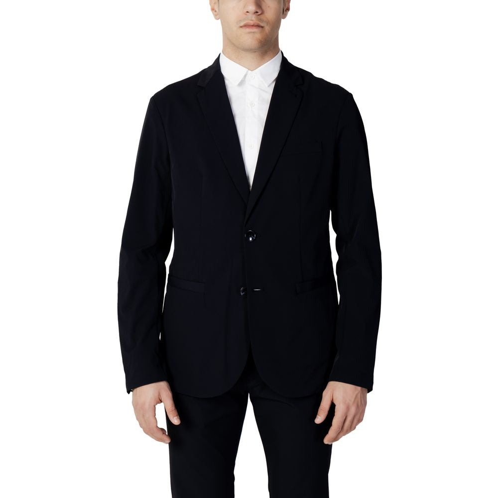 Front view with bag zipped and handles upright.
