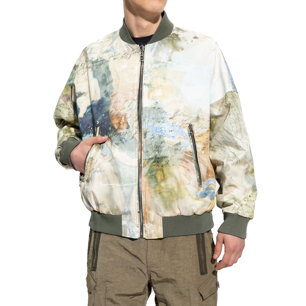 Front view with bag zipped and handles upright.